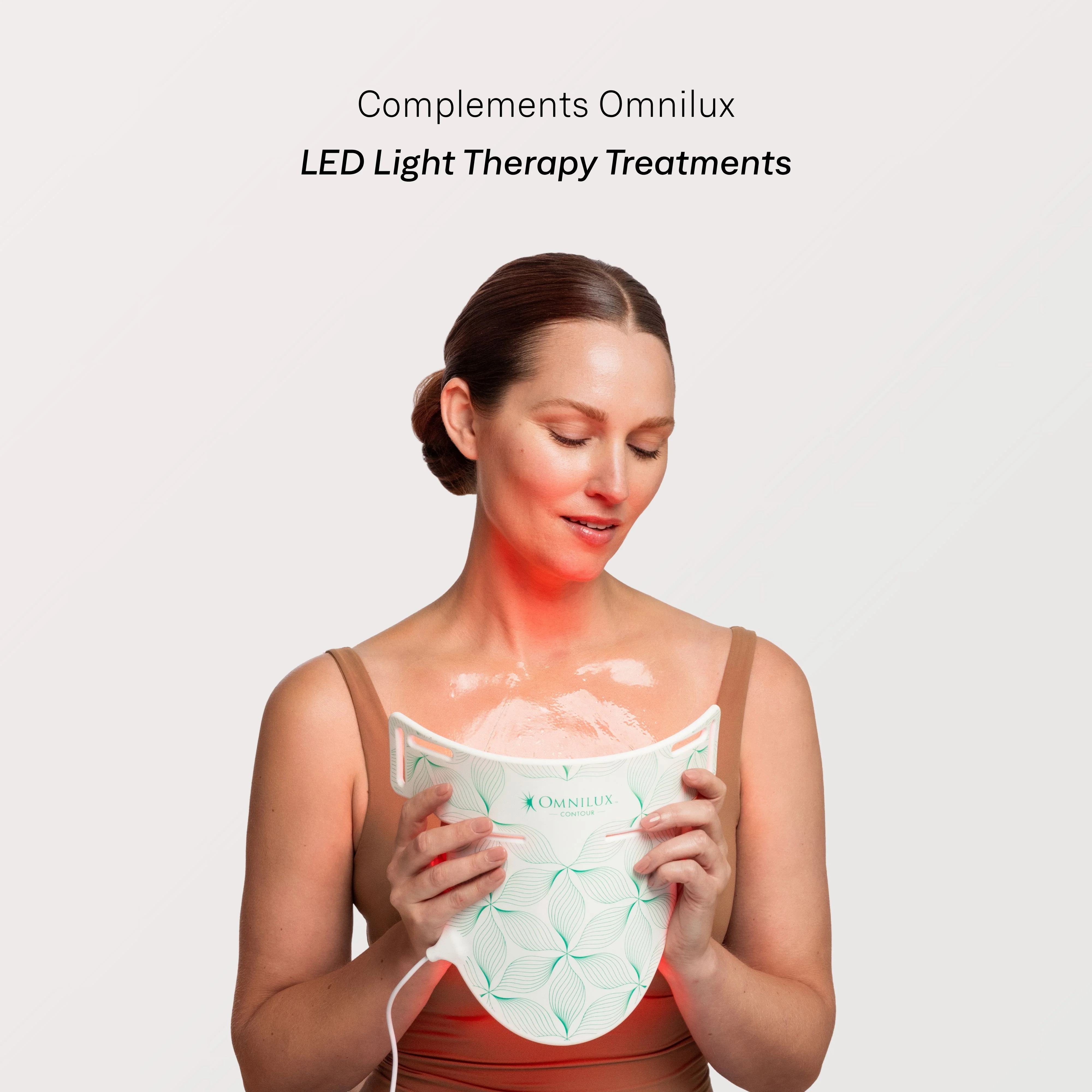Omnilux Hydrogel Décolleté Mask - Image 4